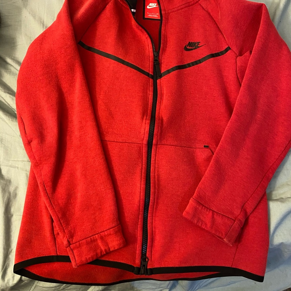 Great condition men’s size small red nike fleece